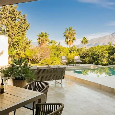 - 3-bedroom With Pool And Mountain View Vila *