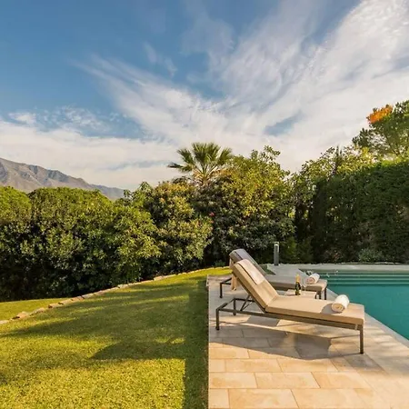Vila - 3-bedroom With Pool And Mountain View *